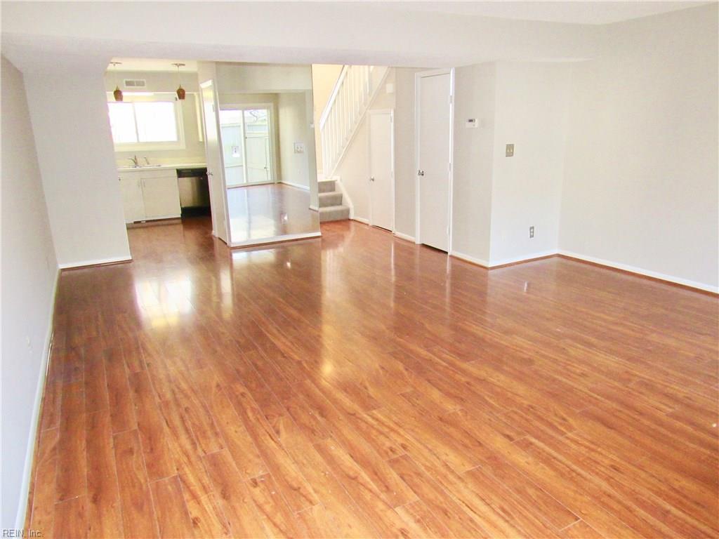 1128 Glengarry Way - Photo 1