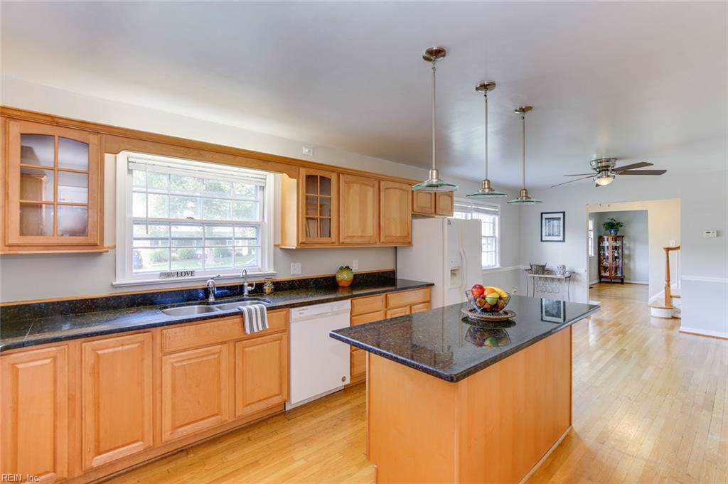 744 Queen Elizabeth Dr - Photo 1