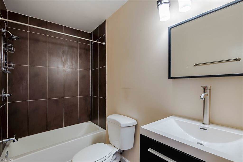 805 Stephanie Ct - Photo 1