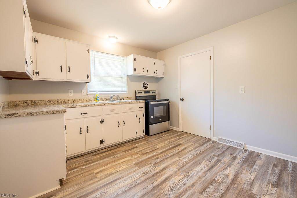 17 Westphal Dr - Photo 1
