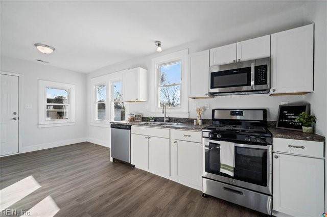 313 Hanbury Ave - Photo 1