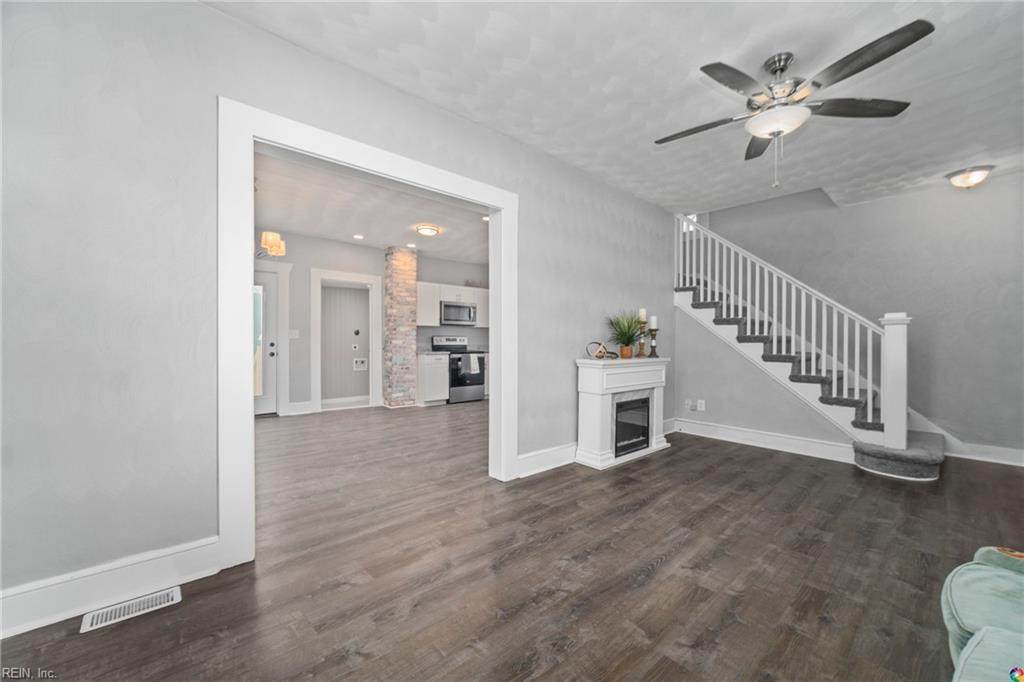 2313 Keller Ave - Photo 1