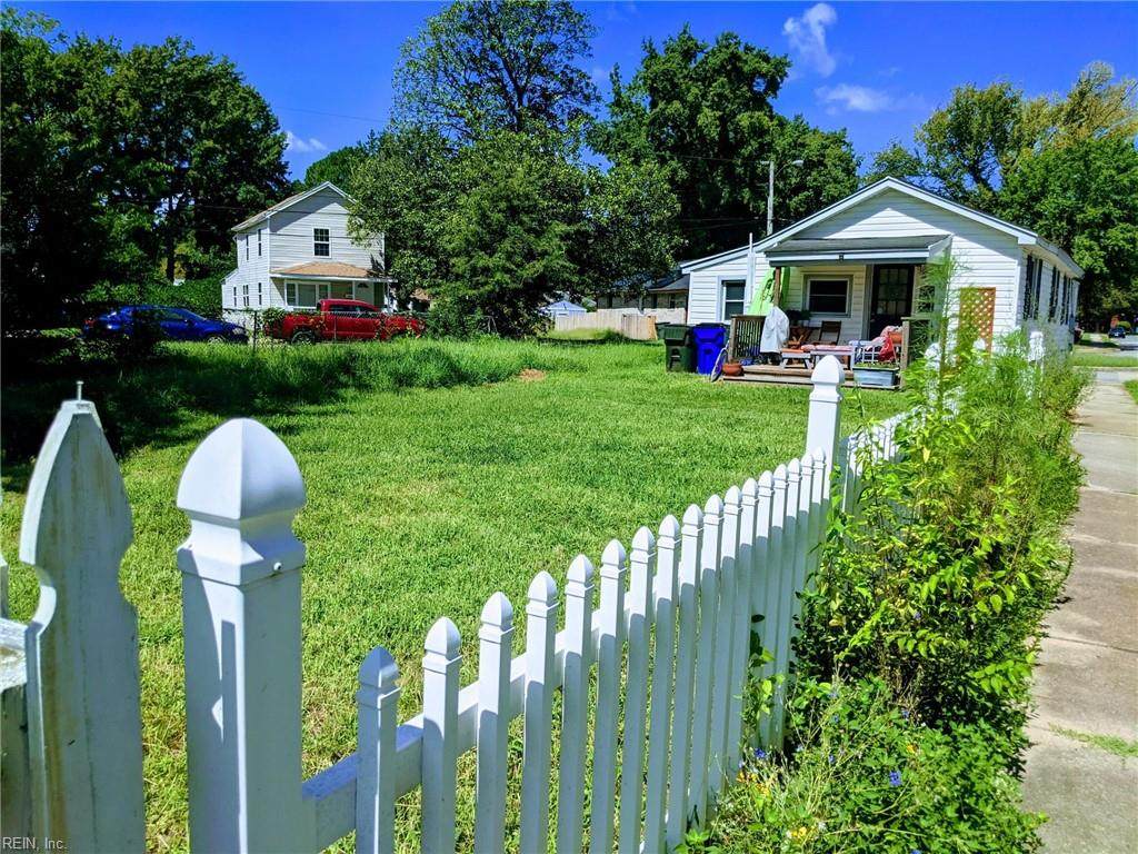 1201 Logan St - Photo 1