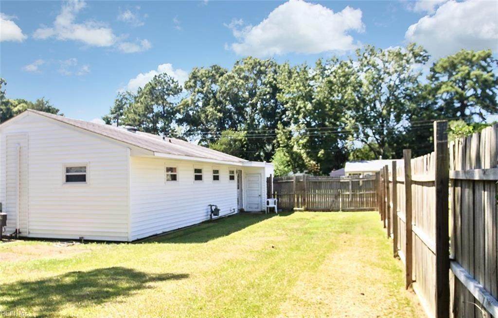 120 York Dr - Photo 1