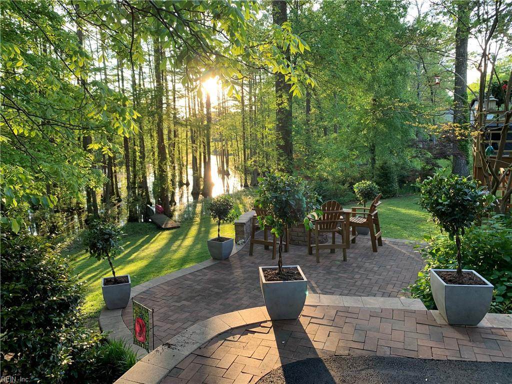 1105 Pine Valley Dr - Photo 1