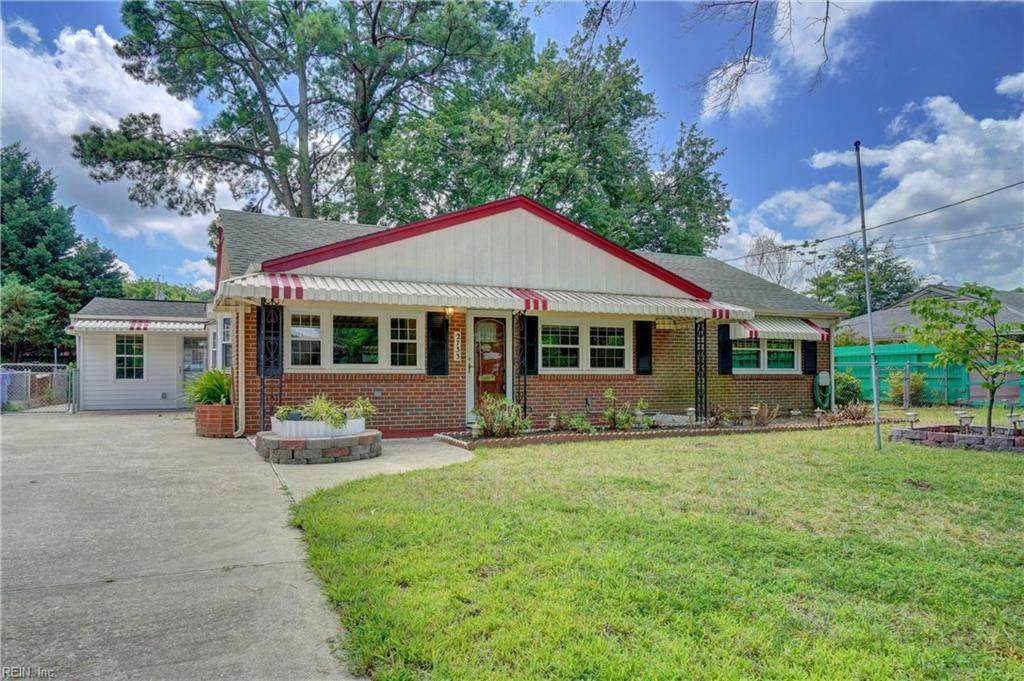 2733 Console Ave - Photo 1