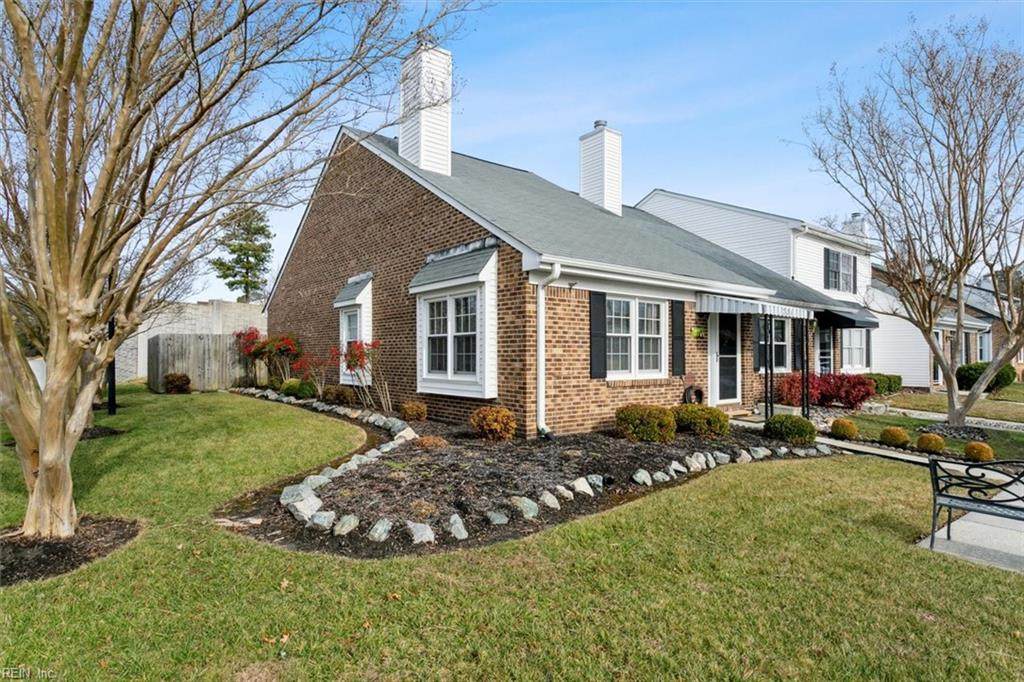 201 Manchester Way - Photo 1