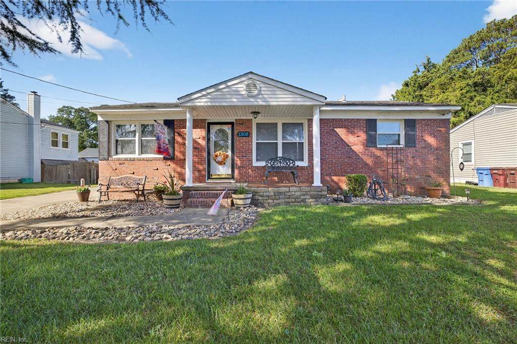 1308 Boxwood Dr - Photo 1