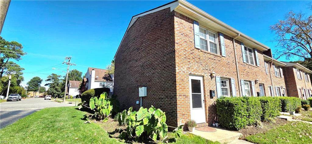 898 Elizabeth Ct - Photo 1