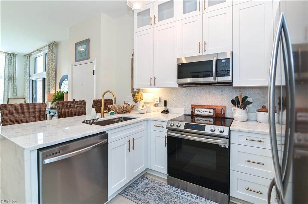 696 Mowbray Arch - Photo 1