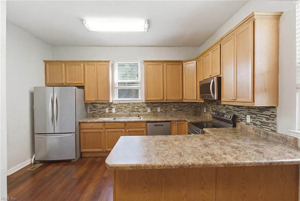205 36th St - Photo 1