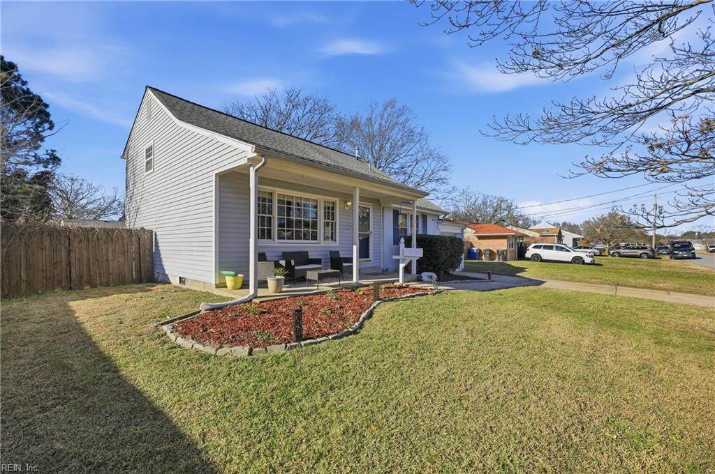 945 Redwood Cir - Photo 1