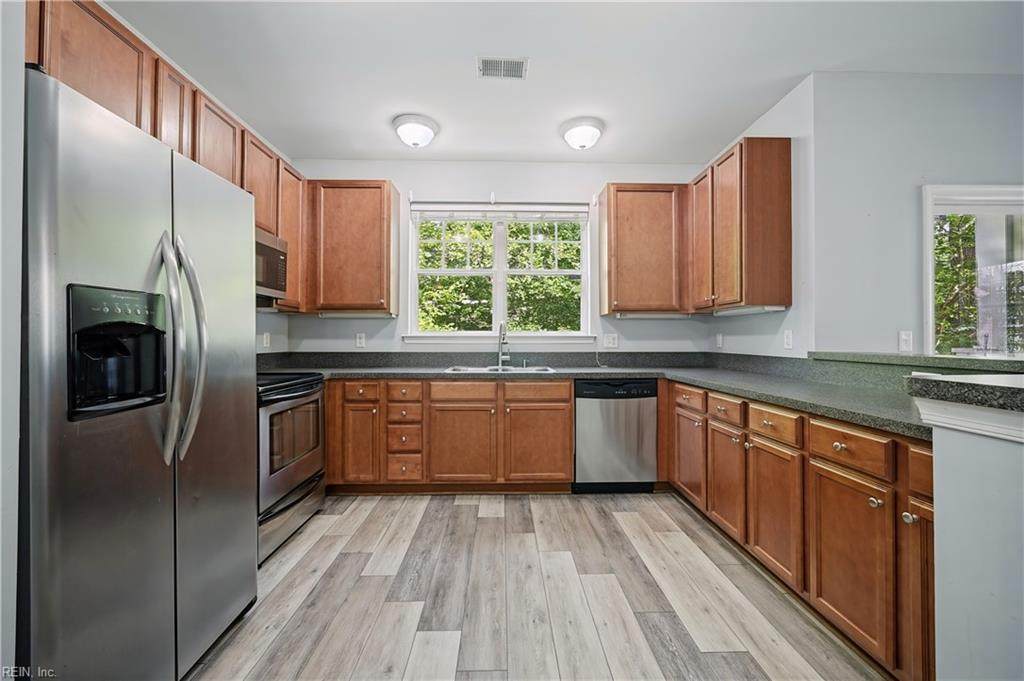 912 Southmoor Dr - Photo 1