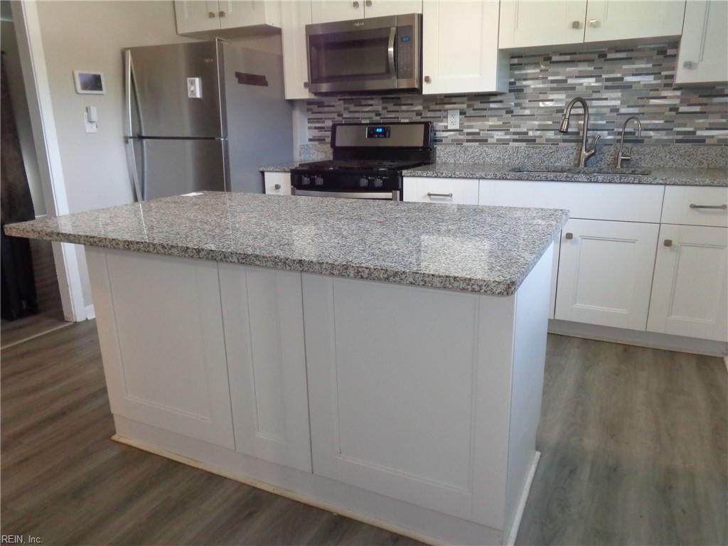 907 Tazewell St - Photo 1
