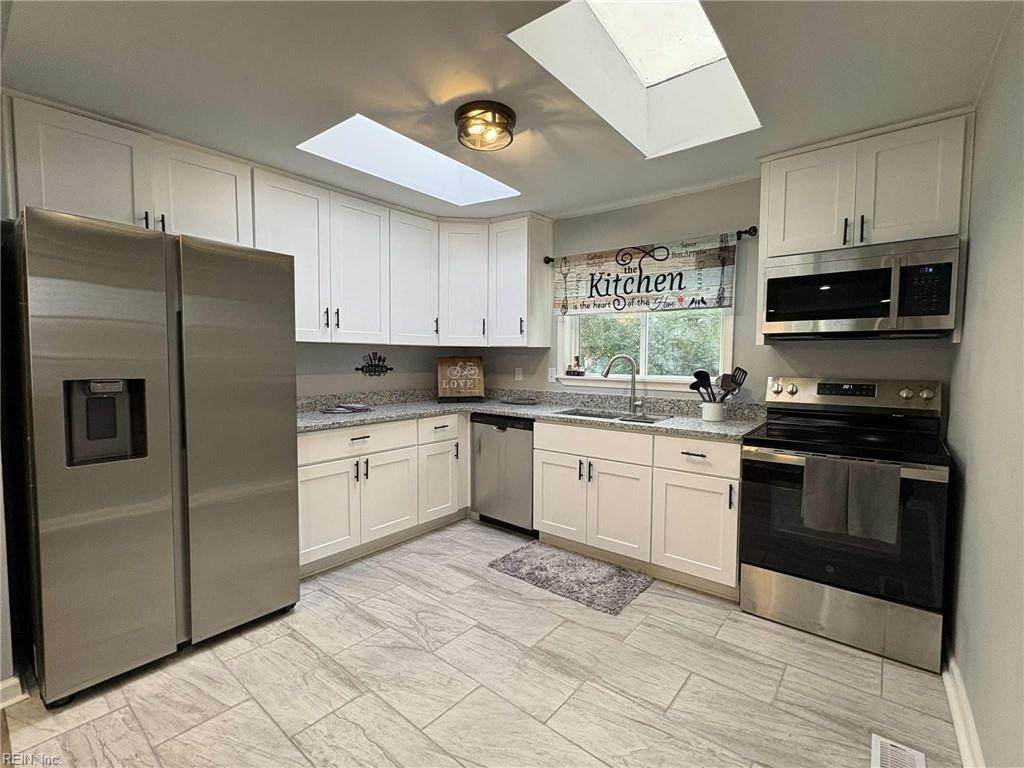 4712 Larkin St - Photo 1