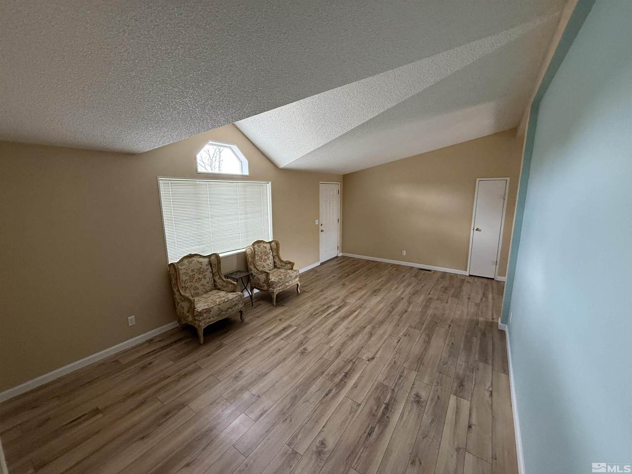 https://bt-photos.global.ssl.fastly.net/reno/1280_boomver_1_20250425163611425056000000-2.jpg