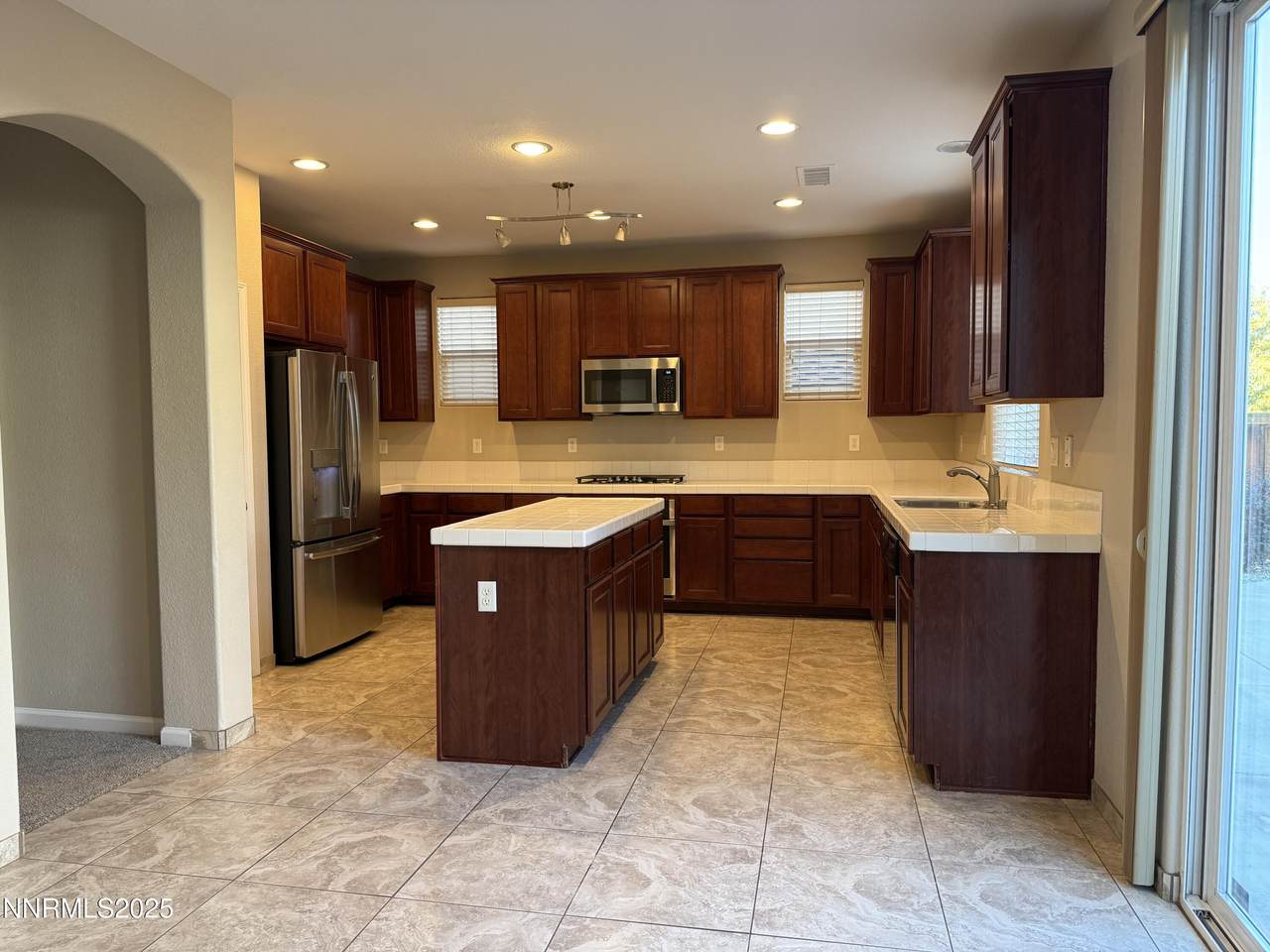 https://bt-photos.global.ssl.fastly.net/reno/1280_boomver_1_20251107153811218566000000-2.jpg