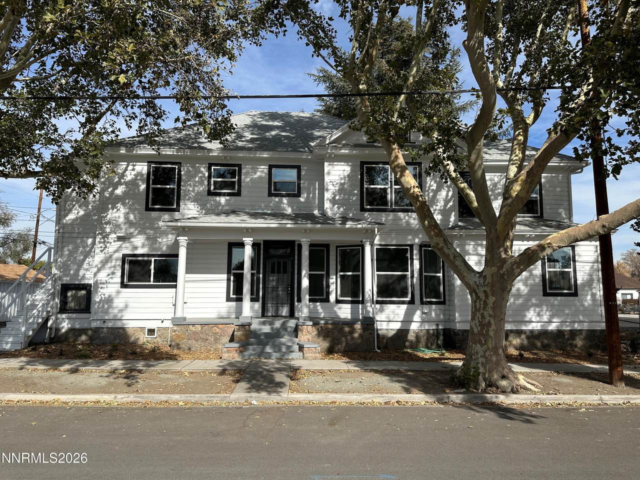 401 6th Street - Photo 1