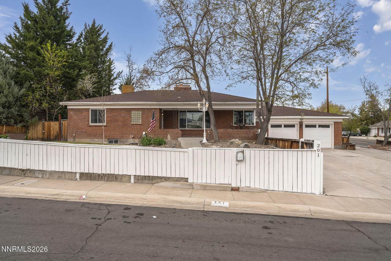 201 Sunnyside Drive - Photo 1