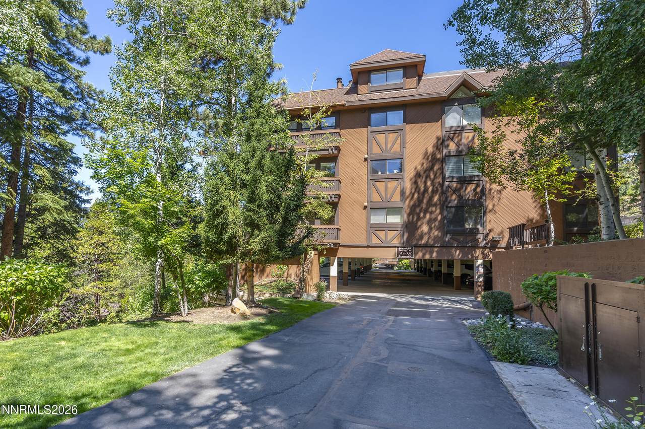 335 Ski Way - Photo 1