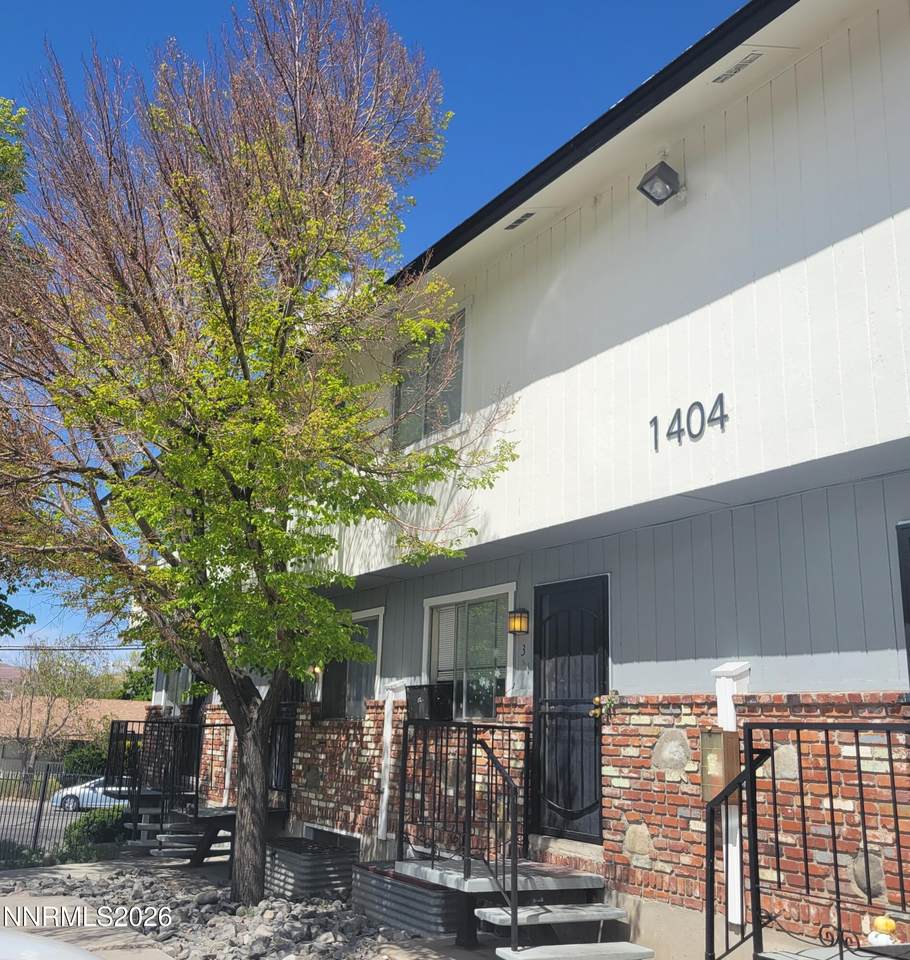 1404 9th Street - Photo 1