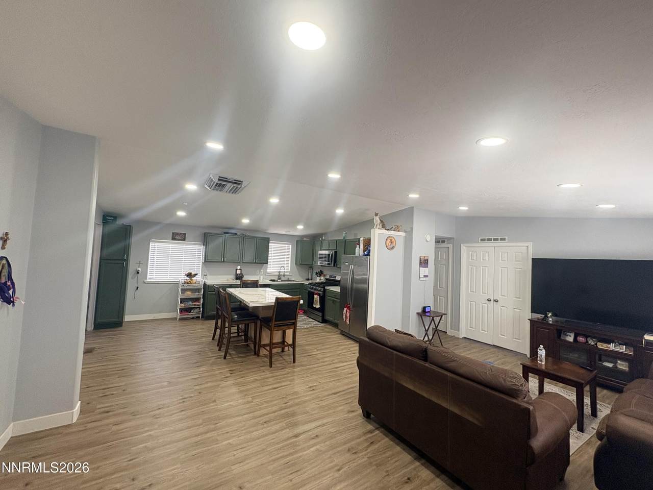 https://bt-photos.global.ssl.fastly.net/reno/1280_boomver_1_20260517023156182362000000-2.jpg