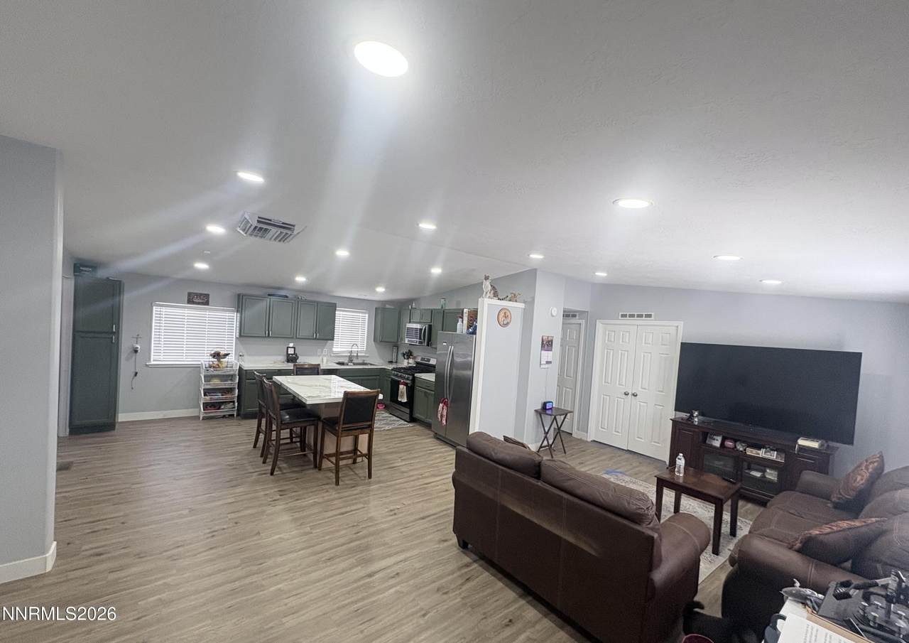 https://bt-photos.global.ssl.fastly.net/reno/1280_boomver_1_20260517023156182362000000-2.jpg