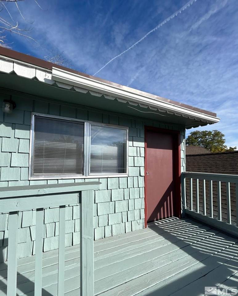 621 1/2 6th Street - Photo 1