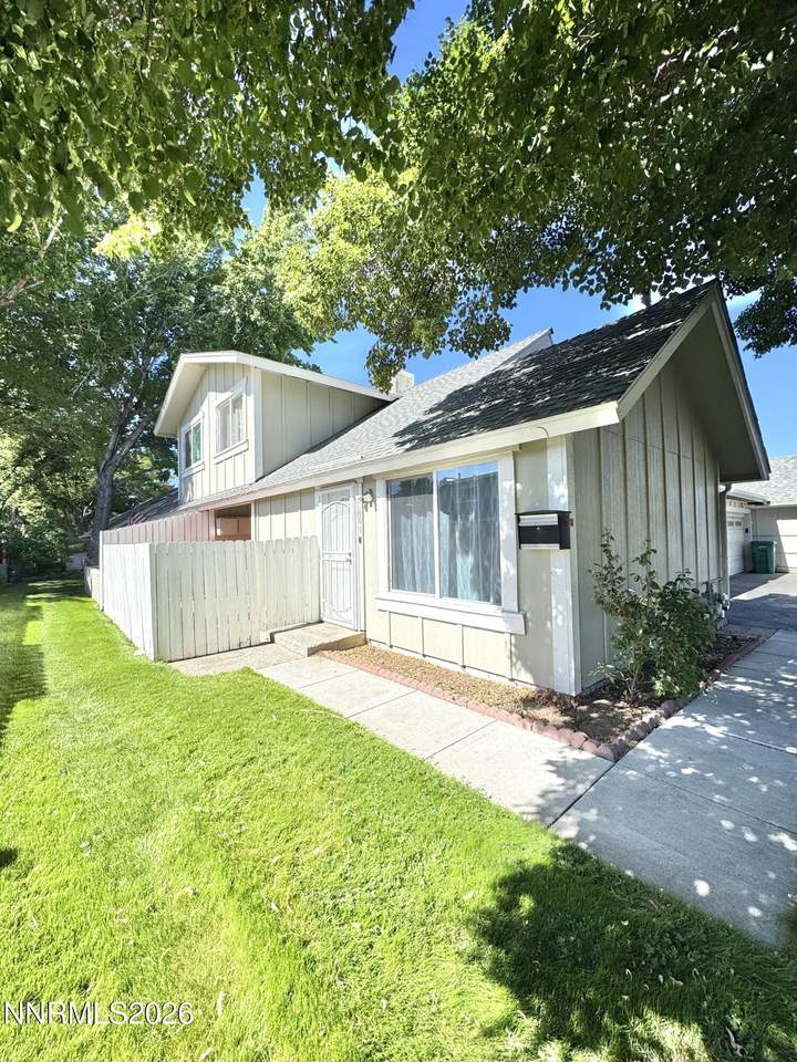 1601 London Circle - Photo 1