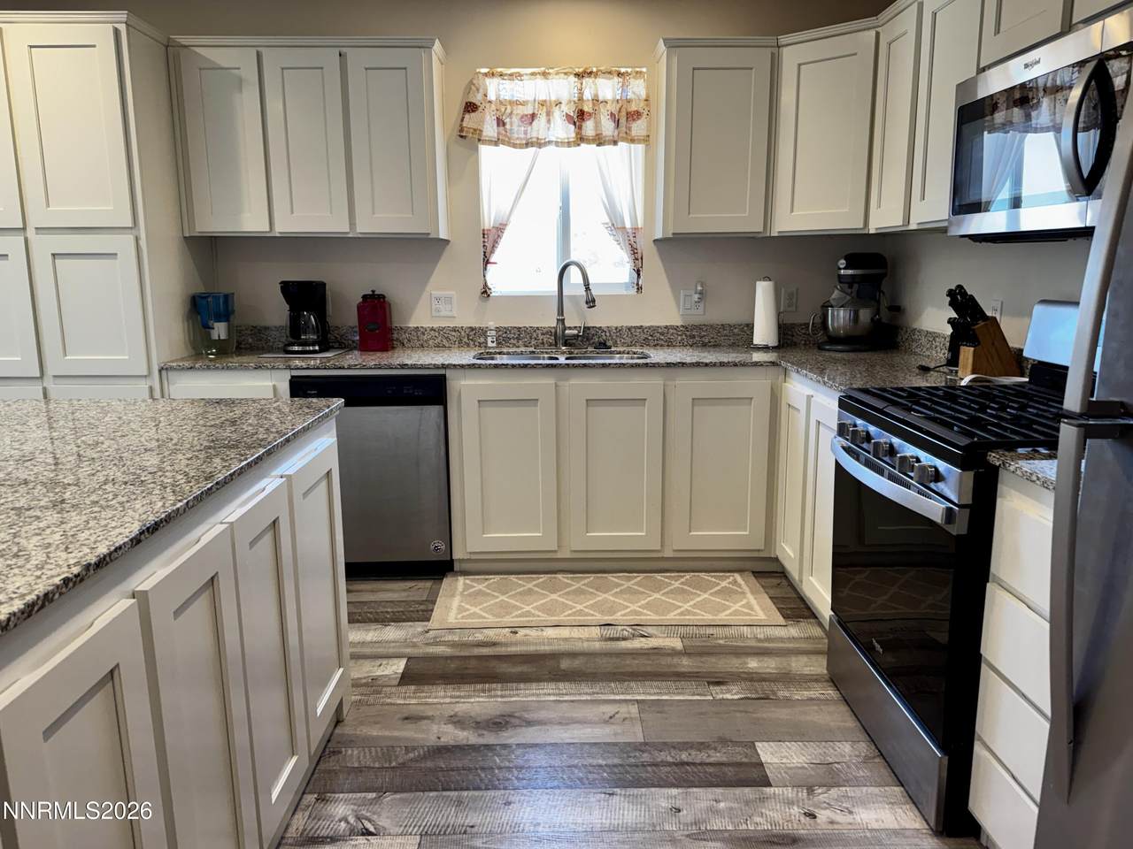 206 Sweetwater Drive - Photo 1