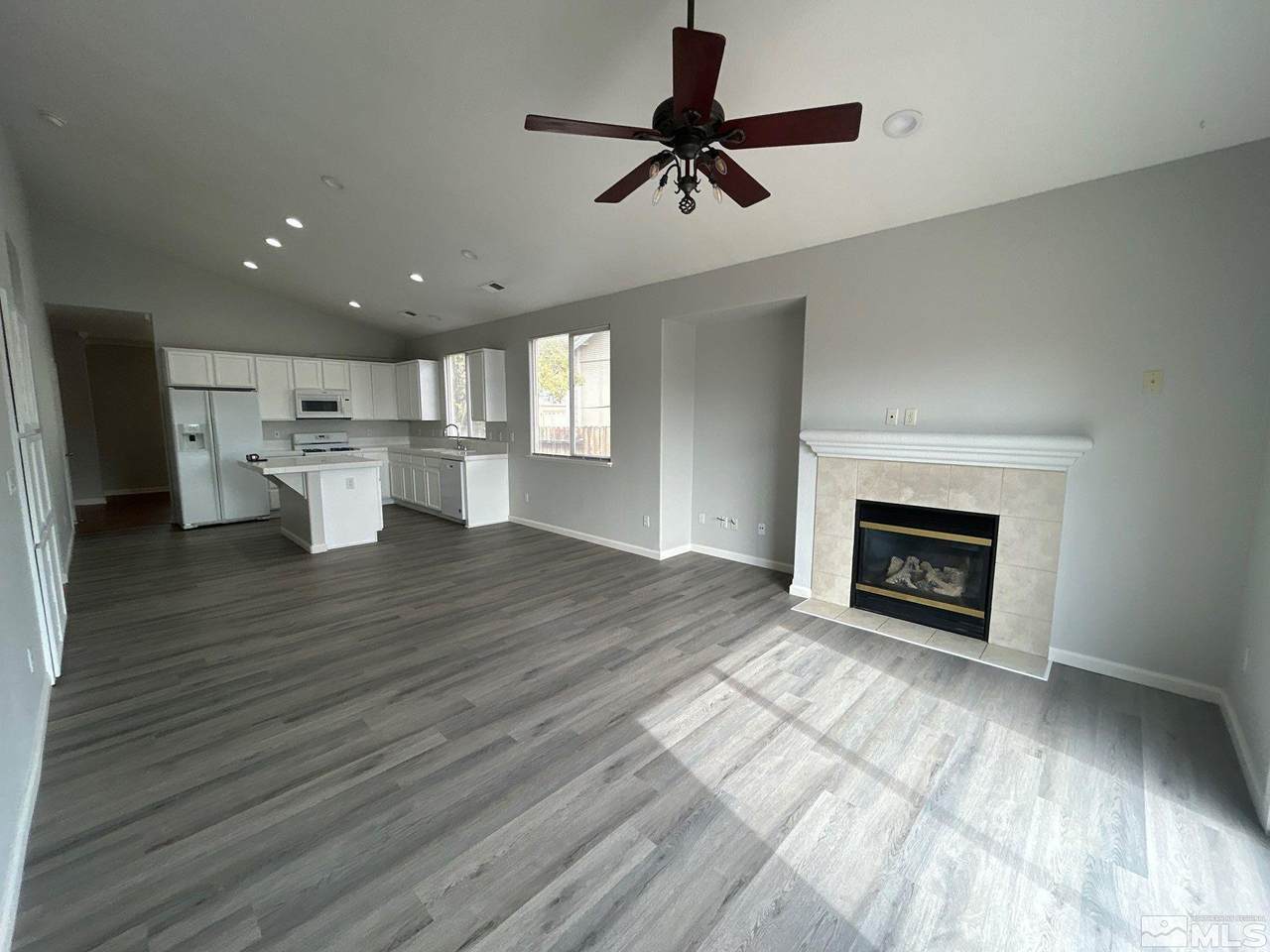 https://bt-photos.global.ssl.fastly.net/reno/1280_boomver_1_20260814191241113195000000-2.jpg