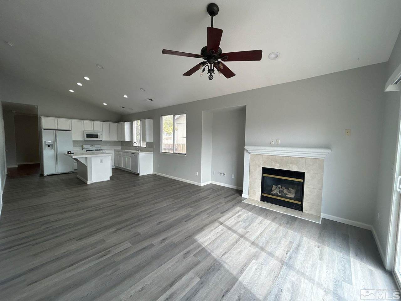 https://bt-photos.global.ssl.fastly.net/reno/1280_boomver_1_20260814191241113195000000-2.jpg