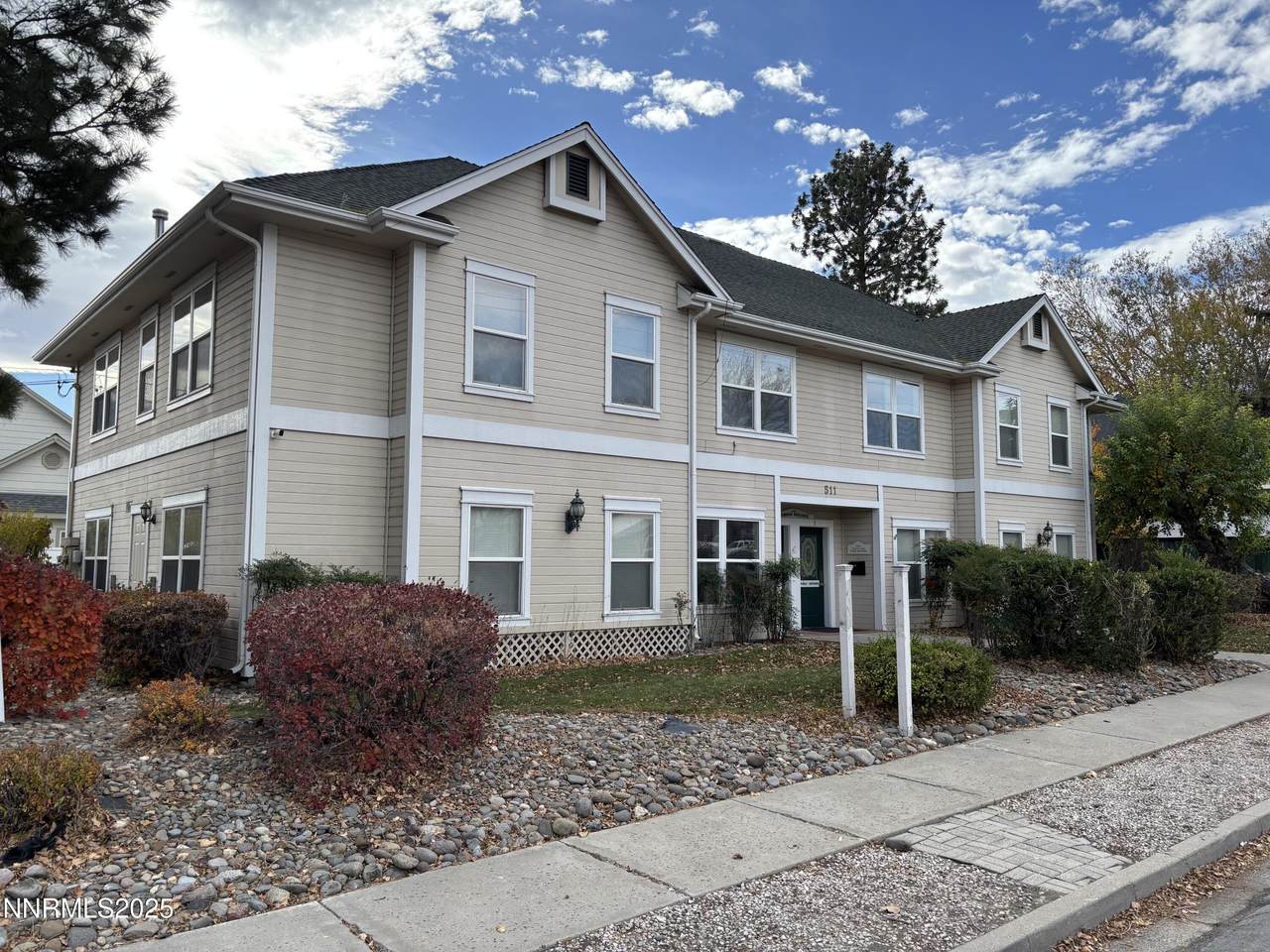 511 Robinson Street - Photo 1