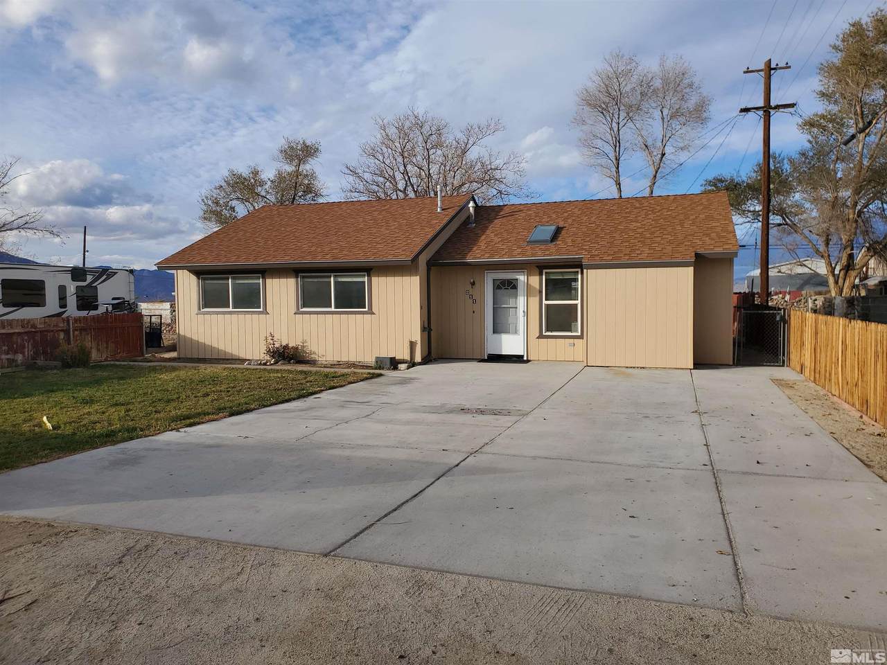 211 English St - Photo 1