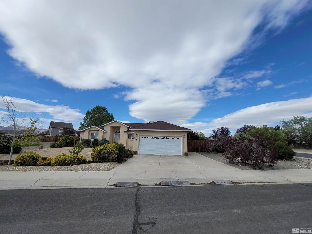 998 Julia Ln - Photo 1