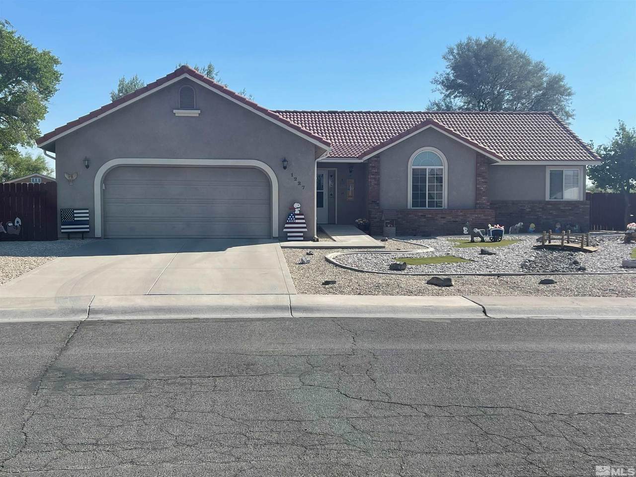 1227 Green Valley Dr - Photo 1