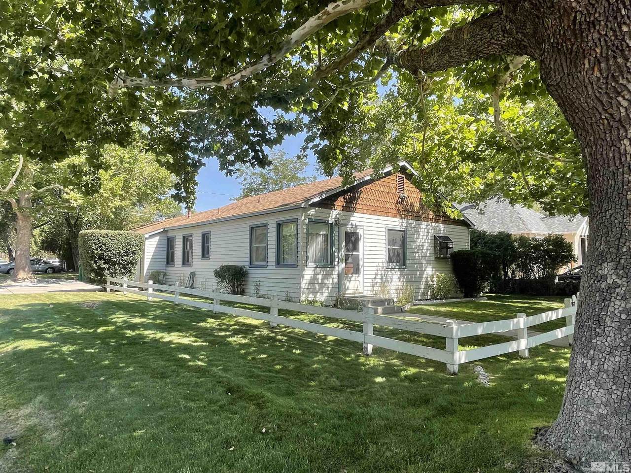 302 Lee St - Photo 1