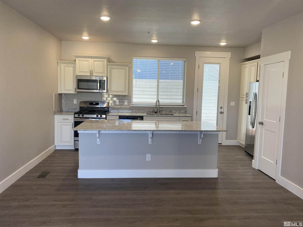 730 Bluffs Ct - Photo 1
