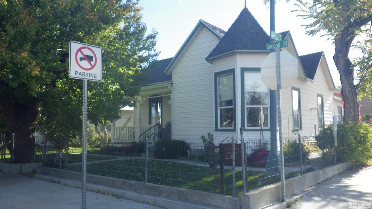 451 2nd St - Photo 1