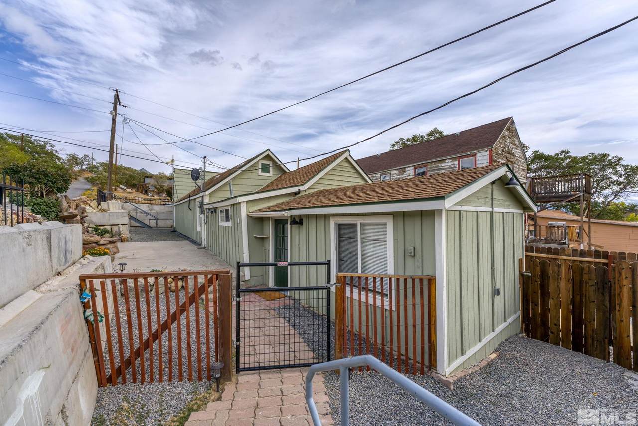 425 Main St - Photo 1