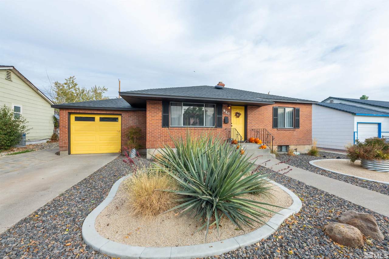 920 Belgrave - Photo 1