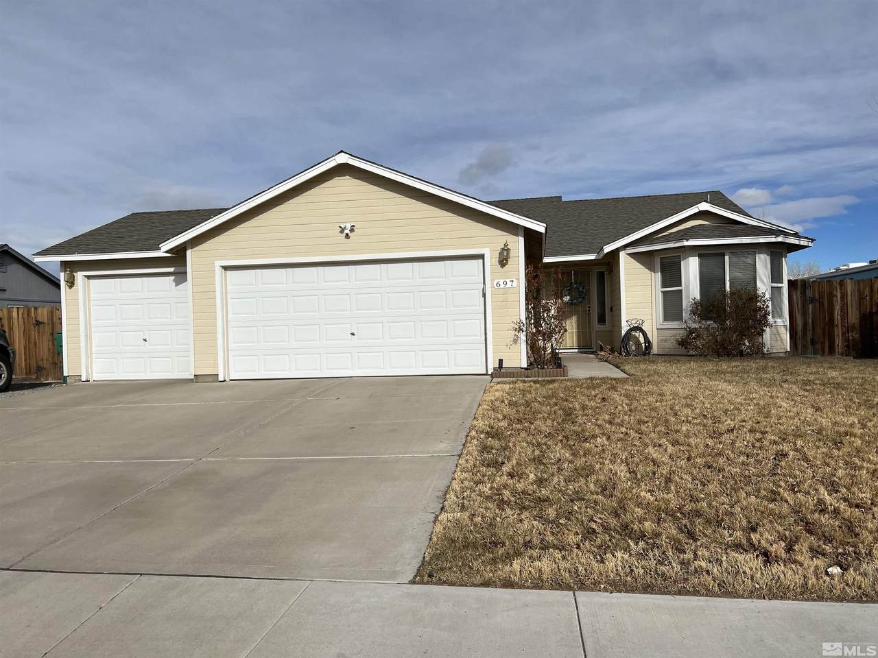 697 Jenny's Ln - Photo 1