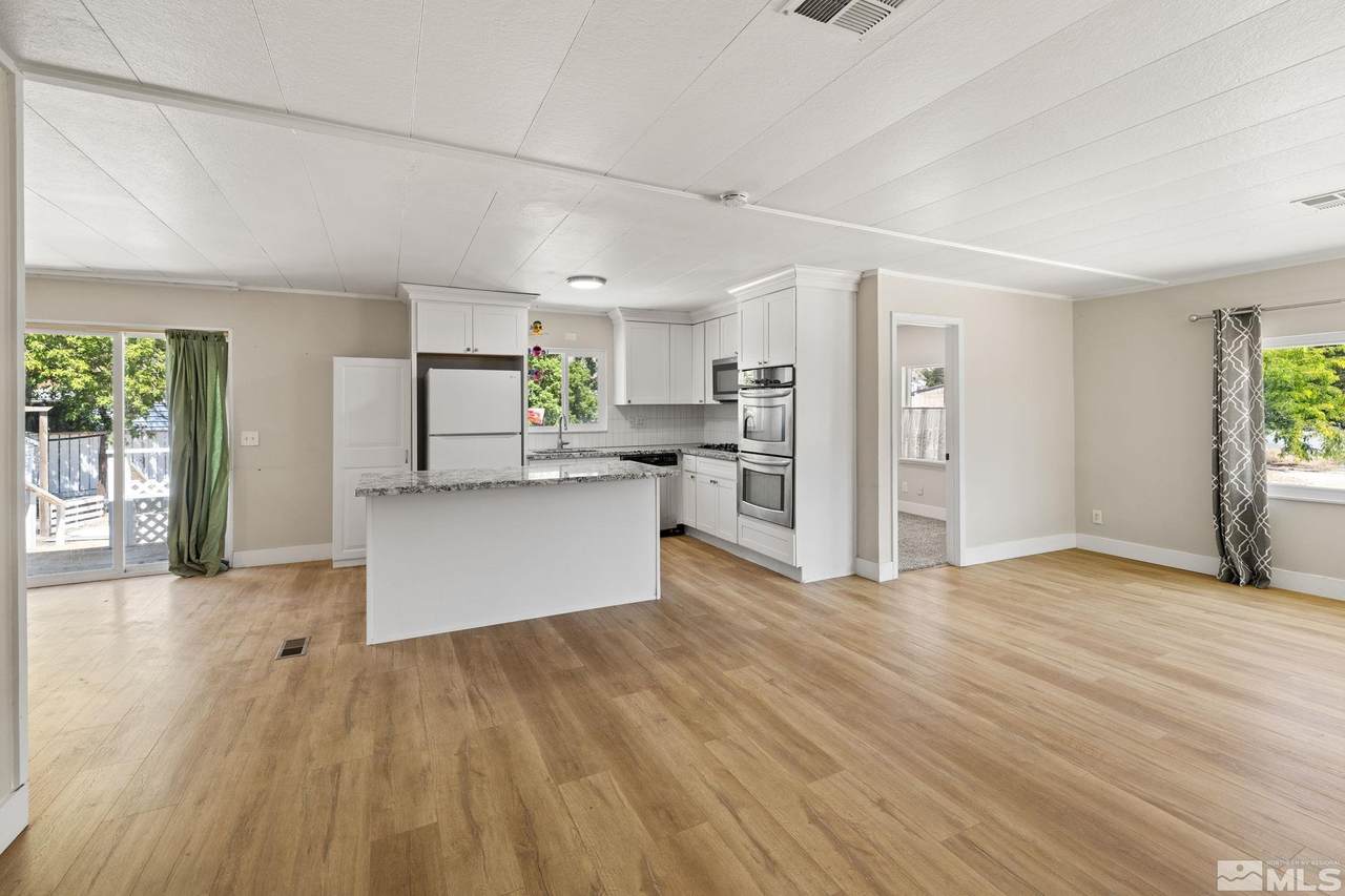 3745 Meadowlark - Photo 1