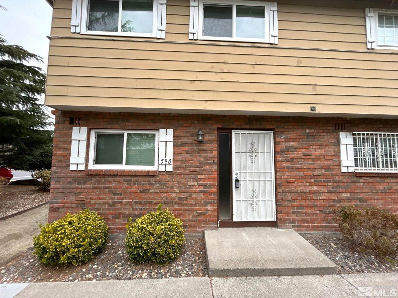 590 Smithridge - Photo 1