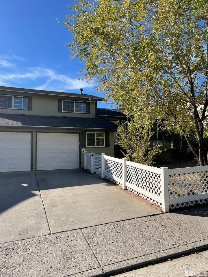 2915 Everett Drive - Photo 1