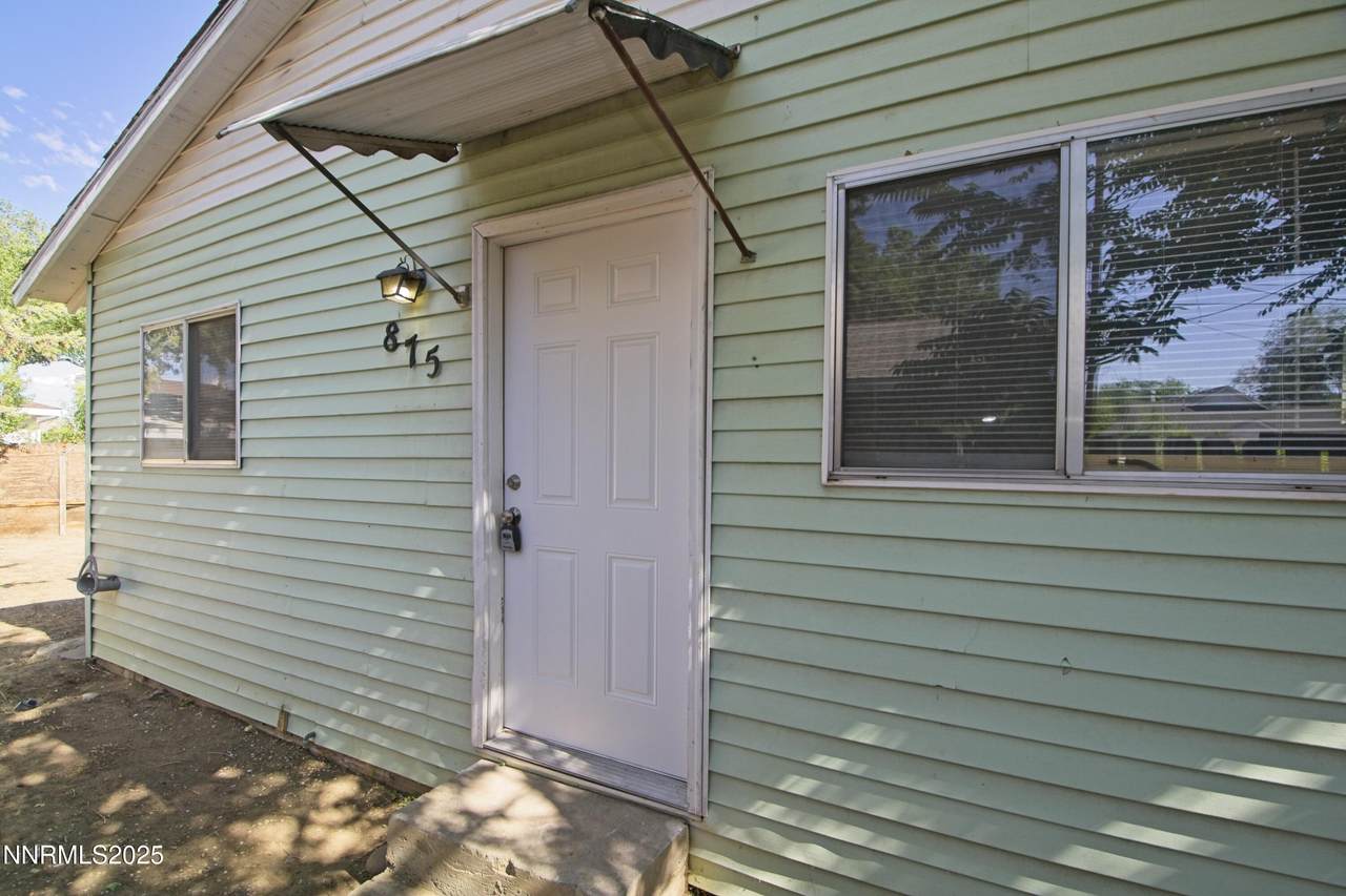 875 G Street - Photo 1