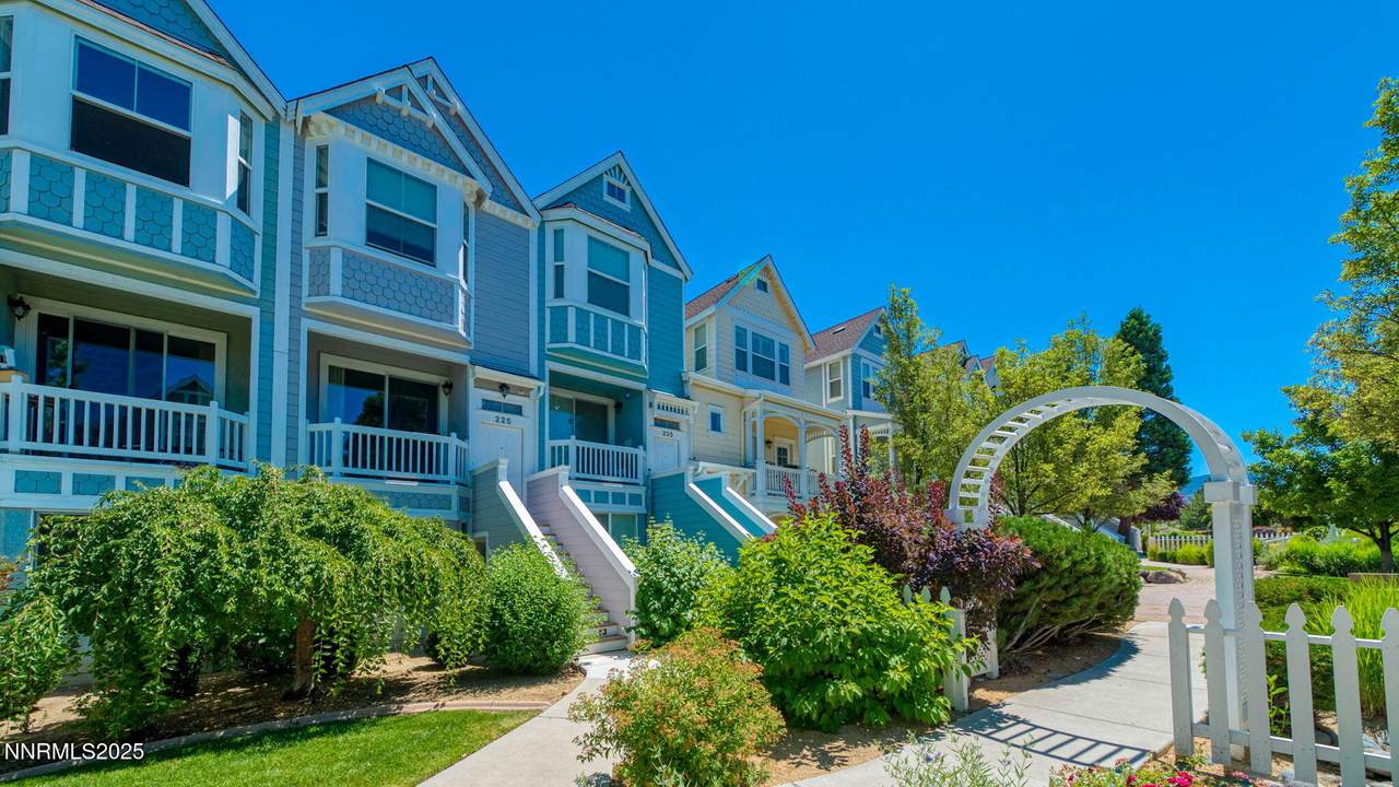 225 Gramercy Lane - Photo 1