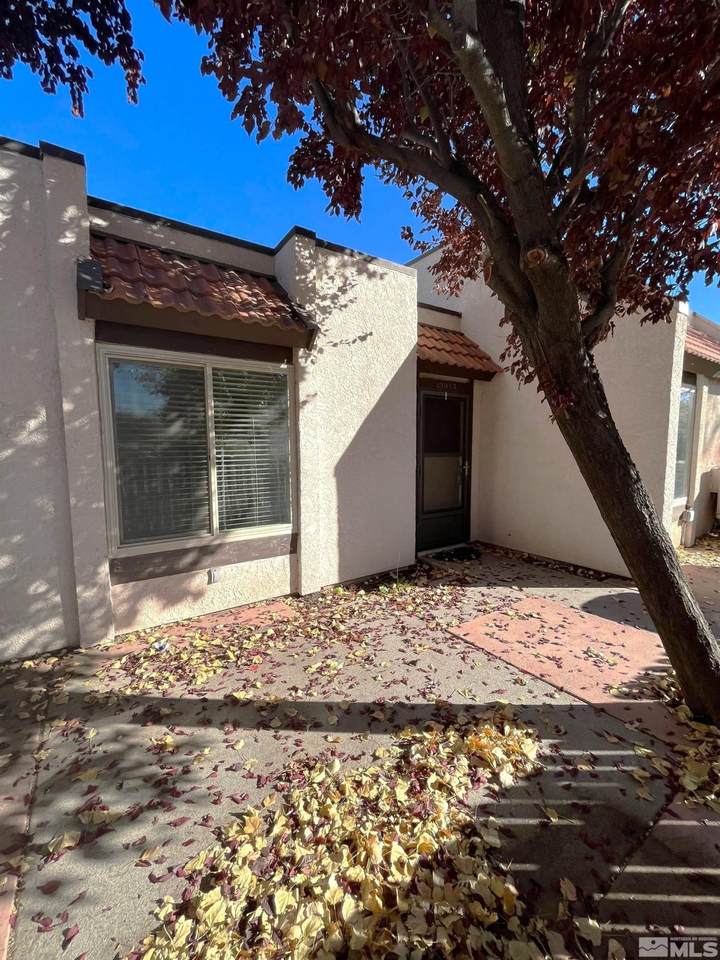 1005 Baywood Drive - Photo 1