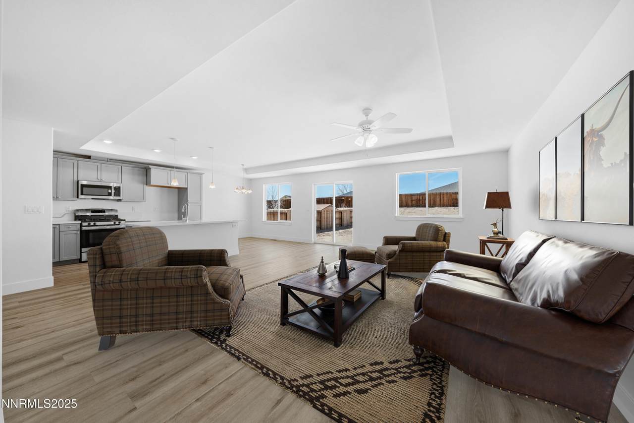 660 Emerald Lane - Photo 1