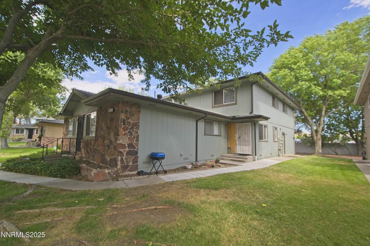 664 Oakwood Drive - Photo 1